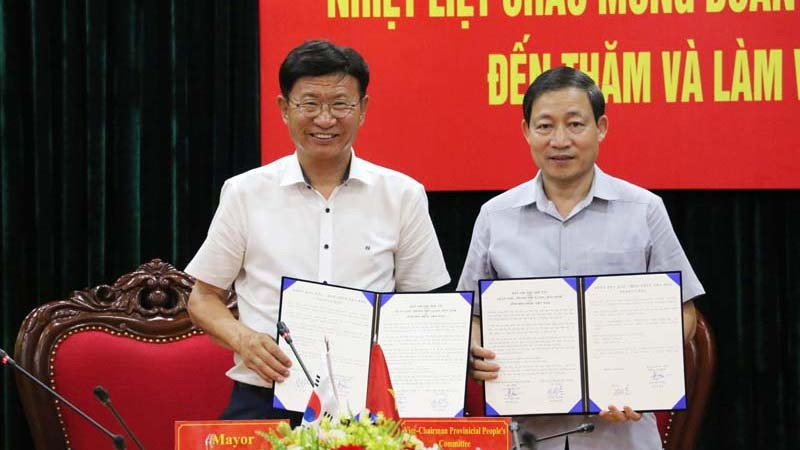 友好合作协议签字仪式。