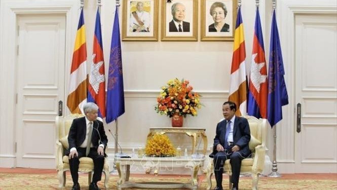 越南祖国阵线中央中央委员会主席杜文战与柬埔寨首相洪森。（图片来源：越通社）