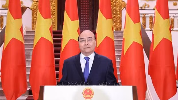 阮春福总理发表视频讲话。（图片来源：越通社）