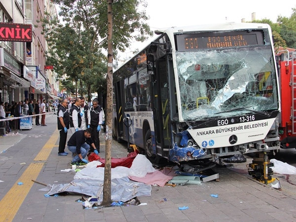 土耳其首都发生爆炸 导致至少86人死亡
