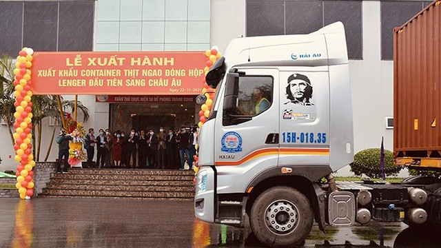 蛤肉罐头出口集装箱首发仪式。