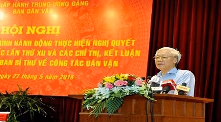 阮富仲总书记在会上发表讲话。