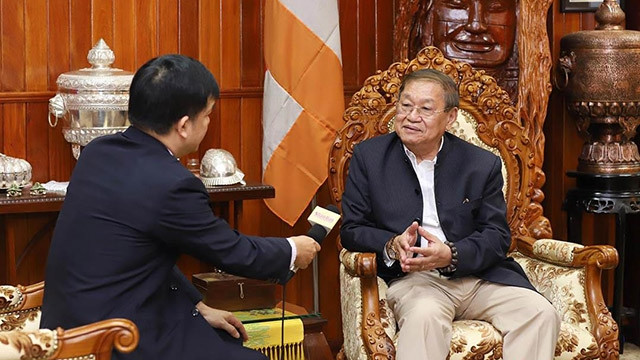 柬埔寨信息部部长乔·卡纳里叙述了他对《人民报》记者的美好回忆。