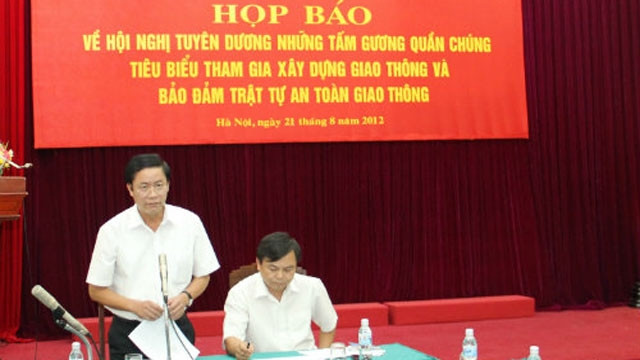 交通运输部办公厅主任阮文刘介绍表彰大会的意义与目的。 (Photo: 图片来源：交通运输部门户网站)