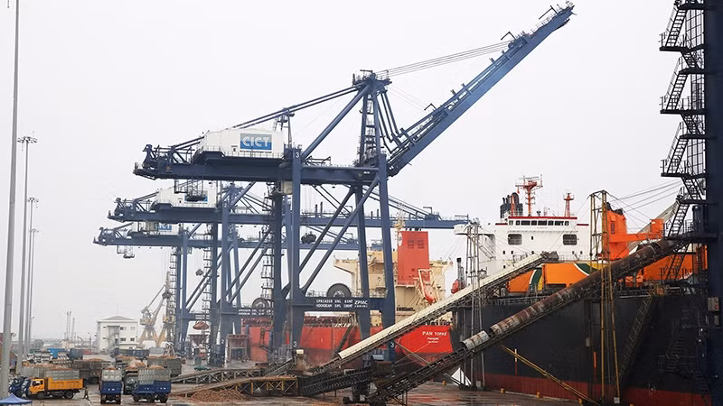 附图：广宁省盖麟港。