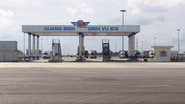 廷武——广平内陆港门口。