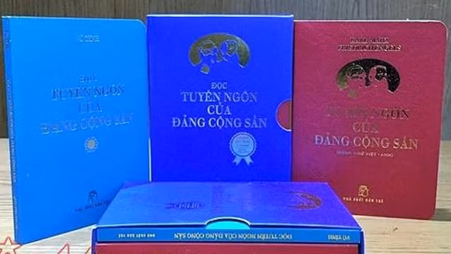 《共产党宣言》和《阅读共产党宣言》口袋书正式问世。