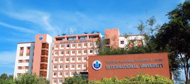 附图：胡志明市国家大学总部。