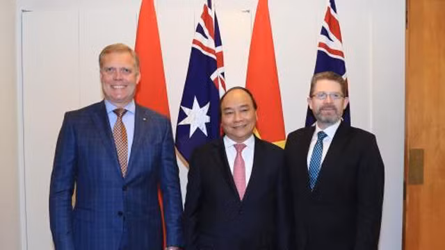 阮春福总理同斯科特•瑞安议长和托尼•史密斯议长合影。