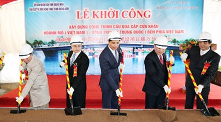 越南横模-中国峒中口岸桥正式动工兴建。（图片来源：《越南之声》）