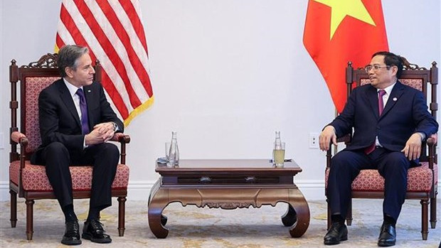 越南政府总理范明正（右）会见美国国务卿安东尼·布林肯（左）。