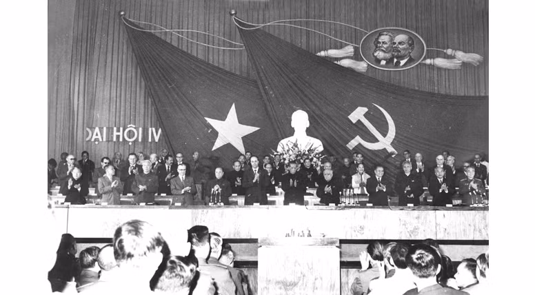 资料图：党的第四次全国代表大会。