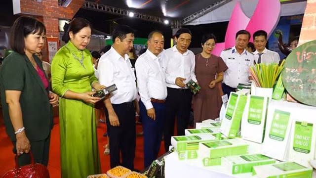 代表观看产品。