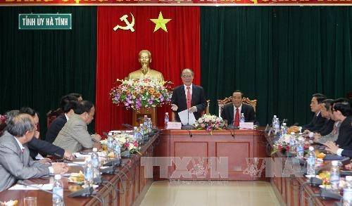 国会主席在会议上发表讲话。 (Photo: 图片来源：越通社)
