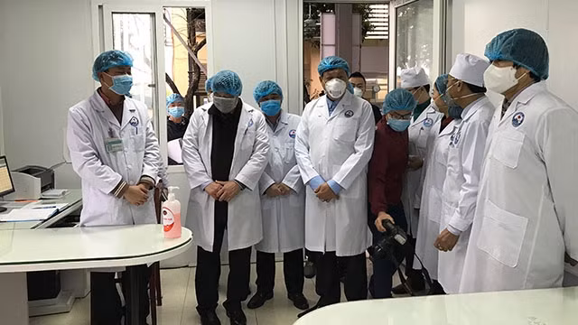 越南卫生部视察督导永福省疫情防控工作。