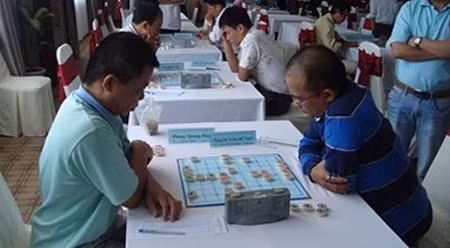 棋手们在比赛中。（图片来源：越南体育总局官网）