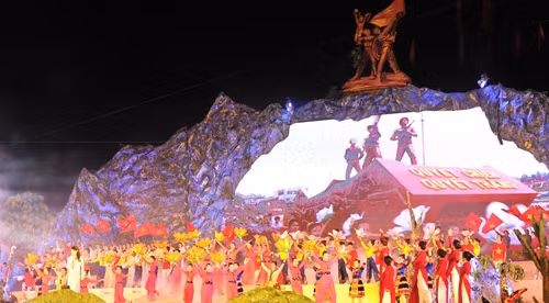 “奠边府——永不磨灭的英雄壮歌”艺术交流晚会。