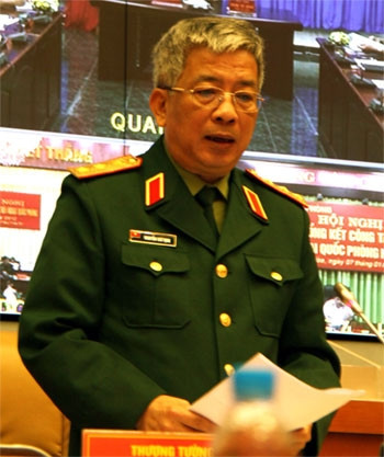 图：阮志咏上将在会议上发表讲话。 (Photo: 图片来源：越南军队人民报网)