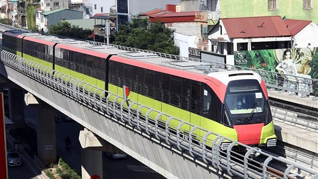 河内市呠至河内火车站轻轨列车试运。（图片来源：越通社、前锋报》