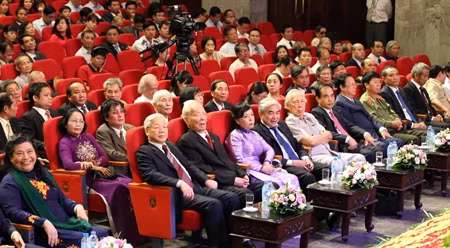 越共中央总书记阮富仲等领导出席纪念典礼。（图片来源：VGP）