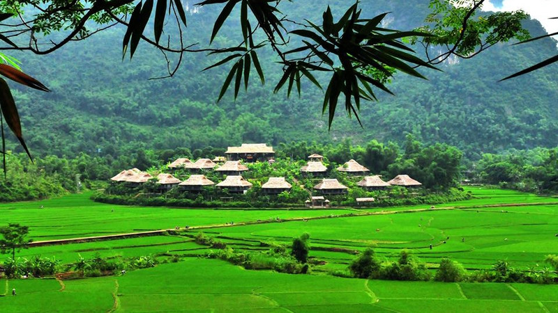 附图：绿色旅游——旅游发展新趋势。