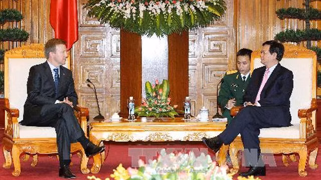 越南政府总理阮晋勇与新西兰国防部长乔纳森•科尔曼。