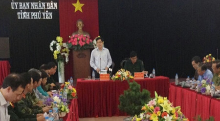 高德发部长同地方领导举行会议。
