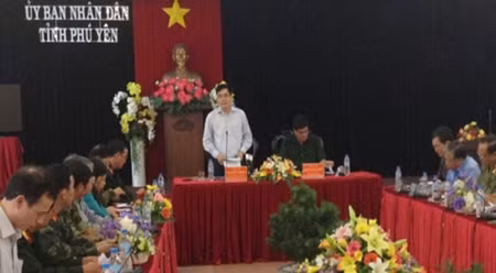 高德发部长同地方领导举行会议。