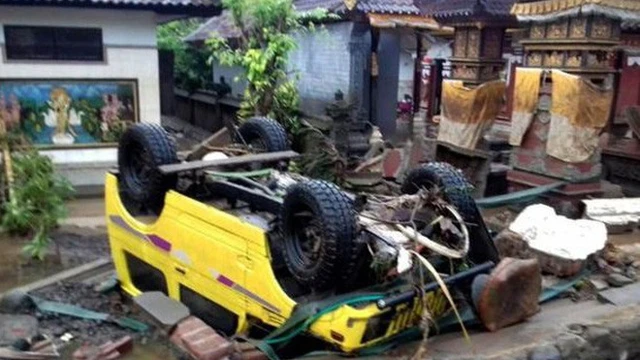 印度尼西亚苏门答腊岛和爪哇岛之间的巽他海峡遭到海啸袭击。（图片来源：推特）
