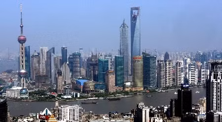 这是中国上海市浦东陆家嘴金融贸易区全景。