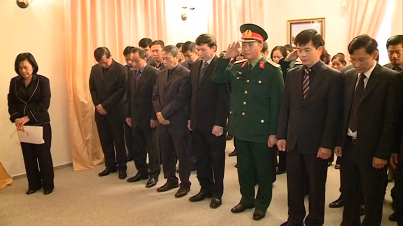 越南驻德国大使馆隆重举行武元甲大将吊唁仪式。 (Photo: 图片来源：新报)