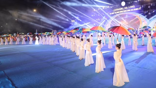 2022年下龙狂欢节在因疫情被暂停两年后重新举办。