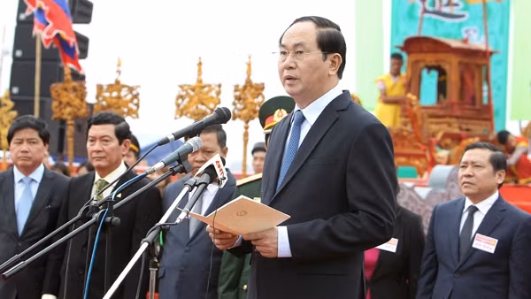 陈大光主席在碗山籍田节开幕式上发表讲话。（图片来源：越通社）