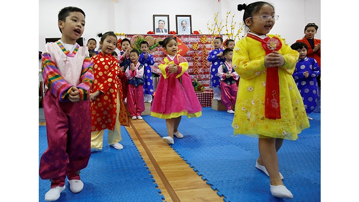 越朝友谊幼儿园的孩子。