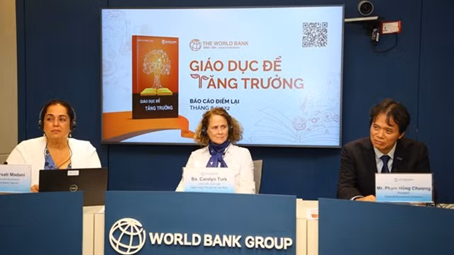 新闻发布会场景。