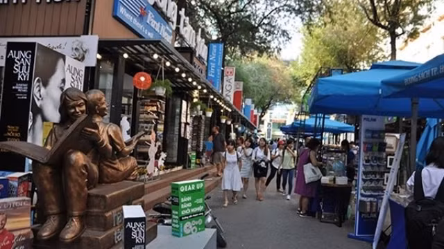 胡志明市图书街。