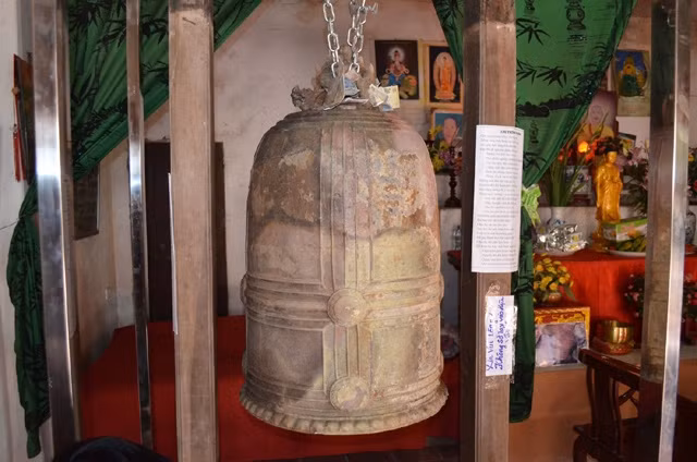 不久前在越南兴安省发掘的李陈朝时代铜钟。