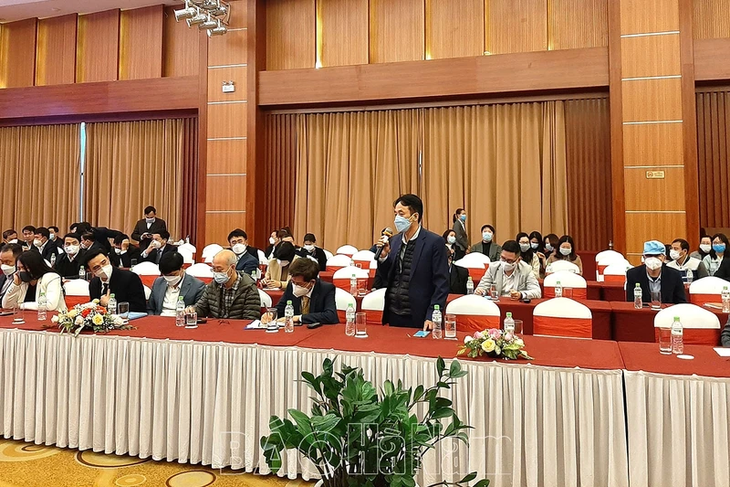 外资企业代表发表讲话。