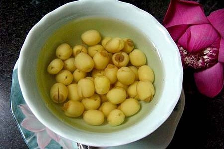  莲子糖水——河内美食精华。