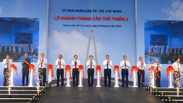 胡志明市2号守添桥落成典礼。