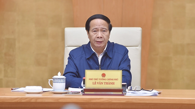 黎文成副总理在会上讲话。