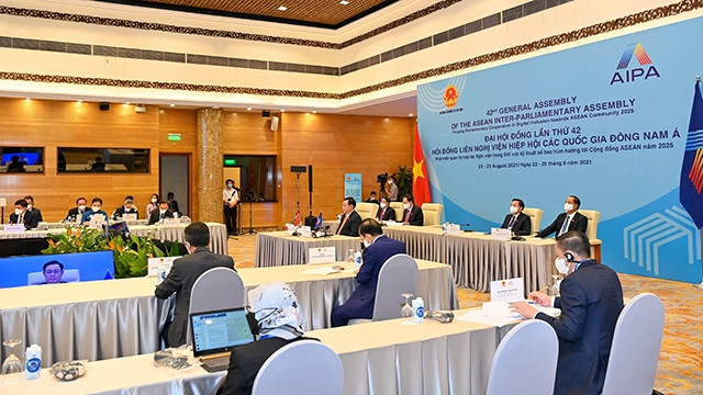第42届东盟议会联盟大会在河内分场场景。（图片来源：维灵 摄）