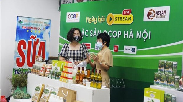 “河内OCOP特产直播日”活动正式开幕。
