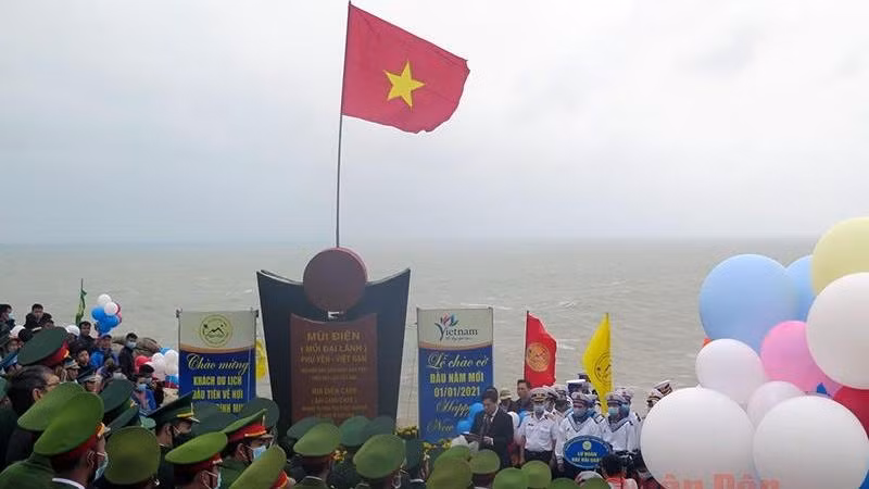 2021新年升旗仪式。（图片来源：人民报网）