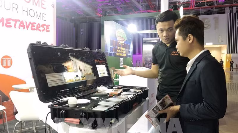 越南首届区块链主题展会吸引众多参观者前来参观。（图片来源：越通社）