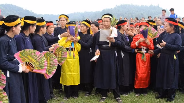 高平省复和县仙城乡岱依族二娘节。