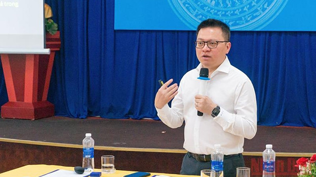 黎国明同志在会上作“新闻数字化转型”专题报告。