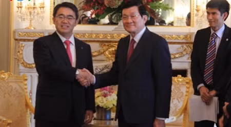 国家主席张晋创会见日本爱知县知事大村秀章。（图片来源：VOV）
