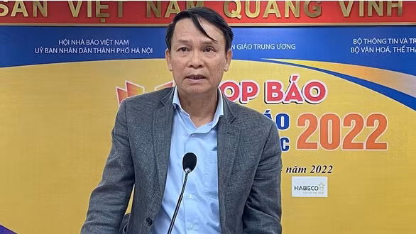 越南新闻工作者协会常务副主席、报刊展组委会主席阮德利。