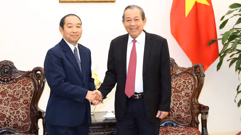 越南政府常务副总理张和平会见老挝最高人民法院院长坎潘•森达辣